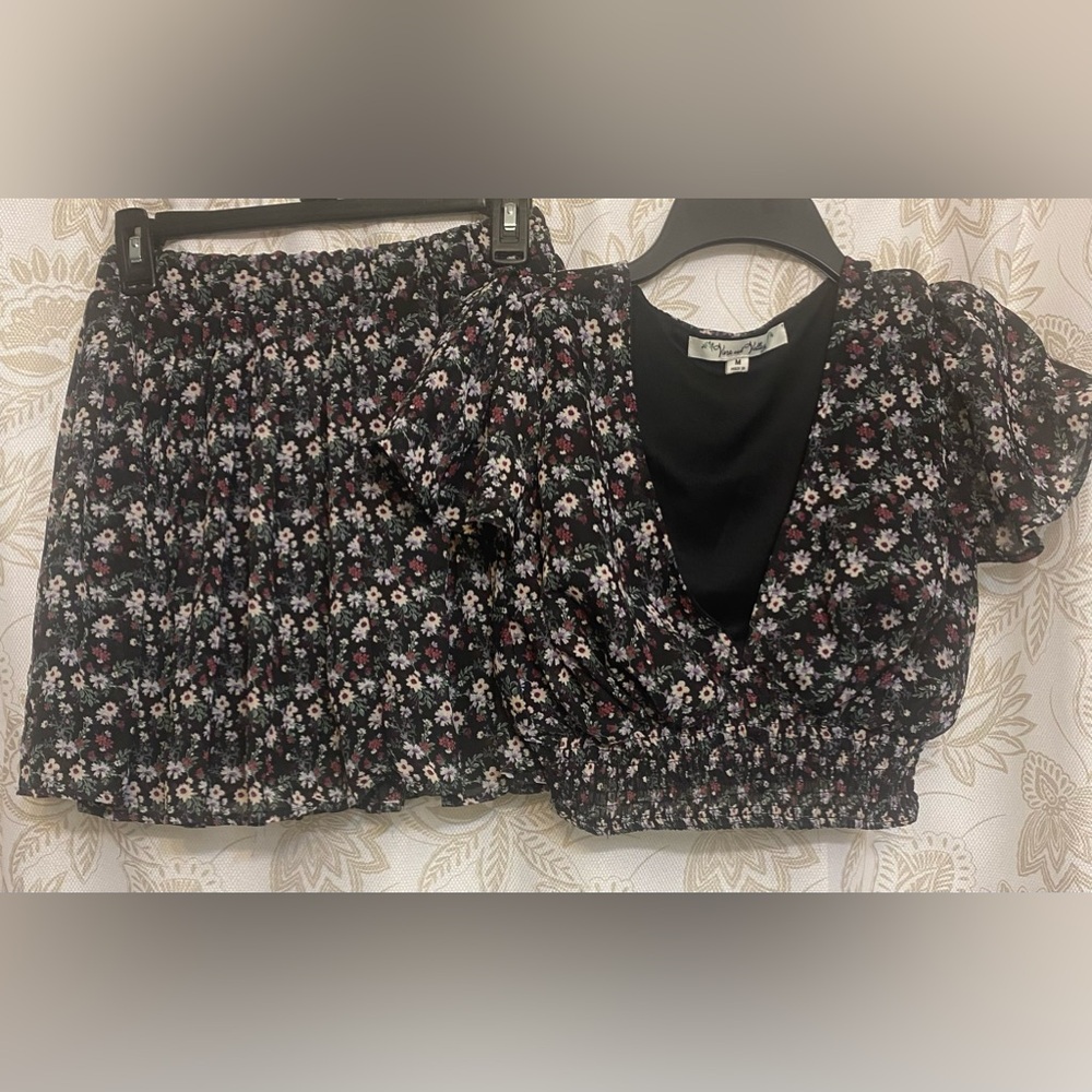 VINE AND VALLEY 2 PIECE SKIRT SET M - Picture 1 of 6